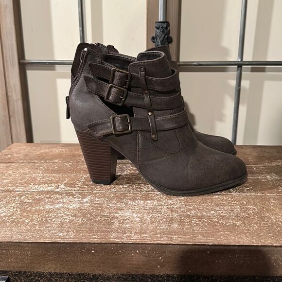 Booties size 8 - Picture 1 of 6